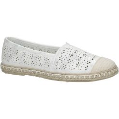 Białe espadryle slip on ażurowe Casu DD1831-2. Białe espadryle damskie Casu, w ażurowe wzory. Za 49,99 zł.