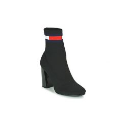 Botki Tommy Jeans SOCK HEELED BOOT. Czarne botki damskie Tommy Jeans, z jeansu, bez obcasa, bez zapięcia. Za 629,00 zł.