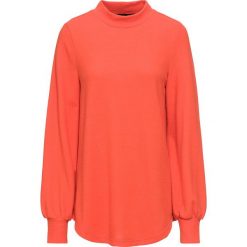 Miękki shirt bonprix pomarańczowo-czerwony. Czerwone koszulki damskie bonprix, bez wzorów, bez kołnierzyka. Za 89,99 zł.