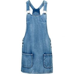 Sukienka ogrodniczka bonprix niebieski "washed". Niebieskie sukienki damskie bonprix, bez wzorów, z denimu, bez kołnierzyka, bez rękawów, plisowane. Za 129,99 zł.
