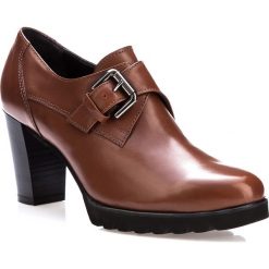 Buty damskie. Pomarańczowe botki damskie Wittchen, ze skóry, bez obcasa, bez zapięcia. W wyprzedaży za 399,90 zł.