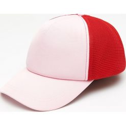 Dwukolorowa czapka z daszkiem - Różowy. Różowe czapki damskie marki Cropp, bez wzorów. Za 34,99 zł.