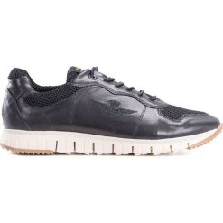 Buty AERONAUTICA MILITARE Czarny. Czarne buty sportowe męskie marki Aeronautica Militare, ze skóry, bez zapięcia. W wyprzedaży za 665,00 zł.