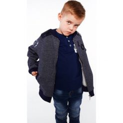Bluza chłopięca z naszywkami granatowa NDZ46020. Czarne bluzy chłopięce marki Fasardi, z aplikacjami. Za 59,00 zł.