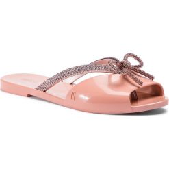 Japonki MELISSA - Ela Chrome Ad 32498 Pink/Rose 52932. Różowe klapki damskie Melissa, bez wzorów, z tworzywa sztucznego, bez obcasa, na obcasie. W wyprzedaży za 179,00 zł.