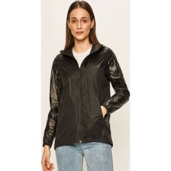 Peak Performance - Kurtka. Czarne płaszcze damskie Peak Performance, s, bez wzorów, z poliamidu, krótkie. W wyprzedaży za 359,90 zł.