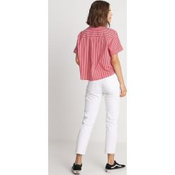 Tommy Jeans SUMMER SHORT STRIPE Koszula poppy red / bright white. Czerwone koszule jeansowe damskie marki Tommy Jeans, xs. Za 349,00 zł.