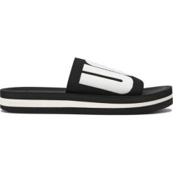 UGG Zuma Kapcie Czarny. Czarne kapcie damskie Ugg, z materiału. Za 219,95 zł.