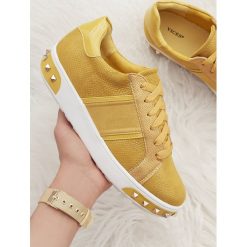 Musztardowe Sneakersy Amor De Mi Vida. Żółte sneakersy damskie Renee. Za 59,99 zł.