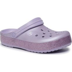 Klapki CROCS - Crocband Printed Clog 205834 Metallic Lavender. Fioletowe klapki damskie Crocs, bez wzorów, z tworzywa sztucznego, bez obcasa. Za 219,00 zł.