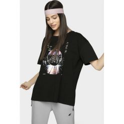 T-shirt damski. Koszulki damskie m, bez wzorów, z bawełny, bez kołnierzyka, bez rękawów. W wyprzedaży za 39,99 zł.