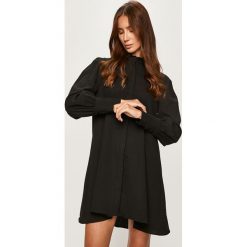 Glamorous - Sukienka. Czarne sukienki damskie Glamorous, na co dzień, s, bez wzorów, z poliesteru, casualowe, bez kołnierzyka, z długim rękawem, długie, mini, rozkloszowane. W wyprzedaży za 129,90 zł.