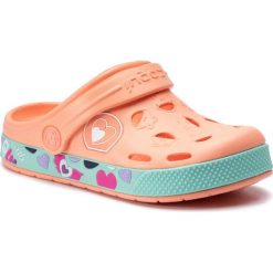 Klapki COQUI - Froggy 8802-402-6044 Coral Hearts. Pomarańczowe sandały dziewczęce Coqui, z tworzywa sztucznego, bez zapięcia. W wyprzedaży za 59,99 zł.