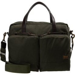 Filson DRYDEN BRIEFCASE Aktówka ottergreen. Zielone aktówki męskie Filson. Za 929,00 zł.