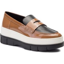 Półbuty GEOX - D Roose B D92BNB 06643 C2306 Curry/Black. Pomarańczowe półbuty damskie Geox, bez wzorów, ze skóry ekologicznej, bez obcasa, na obcasie, bez zapięcia. W wyprzedaży za 349,00 zł.