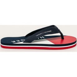 Tommy Hilfiger - Japonki dziecięce. Niebieskie sandały chłopięce TOMMY HILFIGER, z gumy, bez zapięcia. Za 129,90 zł.