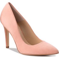 Szpilki SOLO FEMME - 34201-A7-628/000-04-00 Róż. Różowe szpilki zamszowe Solo Femme, bez wzorów, bez obcasa, na obcasie, bez zapięcia. W wyprzedaży za 189,00 zł.