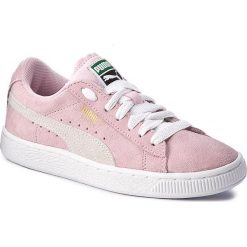 Sneakersy PUMA - Suede Jr 355110 30 Pink Lady/White/Team Gold. Różowe półbuty damskie Puma, na co dzień, bez wzorów, ze skóry, bez obcasa, bez zapięcia. W wyprzedaży za 169,99 zł.