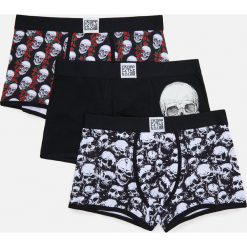 3 pack bokserek z kolorowym nadrukiem - Czarny. Czarne bokserki męskie Cropp, z nadrukiem. Za 59,99 zł.