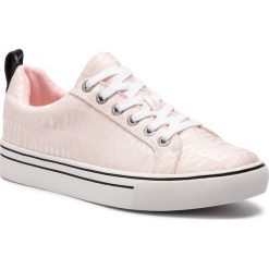 Tenisówki JUICY BY JUICY COUTURE - Christy JJ175 Baby PInk/Bleached. Różowe półbuty damskie Juicy by Juicy Couture, bez wzorów, z materiału, bez obcasa, na płaskiej podeszwie, bez zapięcia. W wyprzedaży za 219,00 zł.