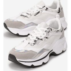 Białe Wężowe Sneakersy Hot Snow. Białe sneakersy damskie Born2be, ze skóry. Za 99,99 zł.
