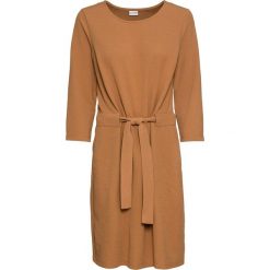 Sukienka z dżerseju bonprix wielbłądzia wełna. Pomarańczowe sukienki damskie bonprix, bez wzorów, z wełny, eleganckie, z okrągłym kołnierzem, bez rękawów. Za 109,99 zł.