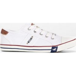 Sneakersy Mustang bonprix biały. Białe buty sportowe damskie bonprix. Za 179,99 zł.
