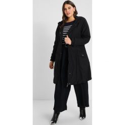 Zizzi JACKET LONG SLEEVES Parka black. Czarne parki damskie marki Zizzi, z bawełny. W wyprzedaży za 407,20 zł.