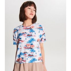 Koszulka oversize - Biały. Białe koszulki damskie Cropp, s, bez wzorów, bez kołnierzyka, bez rękawów. Za 39,99 zł.