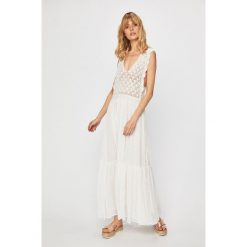 Pepe Jeans - Sukienka. Białe sukienki damskie Pepe Jeans, na co dzień, s, w koronkowe wzory, z bawełny, casualowe, bez kołnierzyka, bez rękawów, rozkloszowane. W wyprzedaży za 299,90 zł.