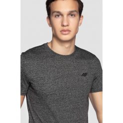 T-shirt męski TSM300 - głęboka czerń melanż. Szare koszulki męskie 4f, m, bez wzorów, bez kołnierzyka. Za 39,99 zł.