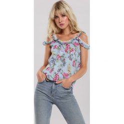 Niebieski Top Receptacle. Niebieskie bluzki damskie Renee, s, bez wzorów, z podwójnym kołnierzykiem. Za 39,99 zł.