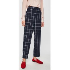 Vero Moda - Spodnie. Niebieskie spodnie damskie marki Vero Moda, z haftami, z elastanu, casualowe. Za 169,90 zł.