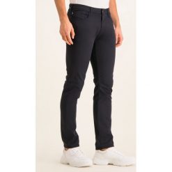 Spodnie materiałowe Emporio Armani 6G1J06 1N4ZZ. Niebieskie jeansy męskie Emporio Armani, m, bez wzorów. W wyprzedaży za 359,00 zł.