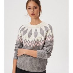 Żakardowy sweter ze wzorem - Jasny szary. Szare swetry damskie Sinsay, s, bez wzorów, z żakardem, bez rękawów, bez kaptura. Za 59,99 zł.