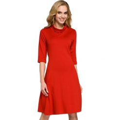 RACHELE Sukienka z golfem - czerwona. Czerwone sukienki damskie Moe, s, bez wzorów, z bawełny, eleganckie, z golfem, bez rękawów. W wyprzedaży za 74,50 zł.
