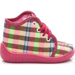 SZNUROWANE BUTY DOMOWE. Różowe buciki niemowlęce chłopięce producent niezdefiniowany, na sznurówki. Za 29,90 zł.