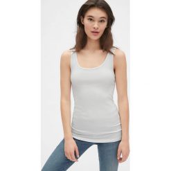 Top w kolorze białym. Białe bluzki damskie Gap Women, xs, bez wzorów, z bawełny, z okrągłym kołnierzem. W wyprzedaży za 32,95 zł.