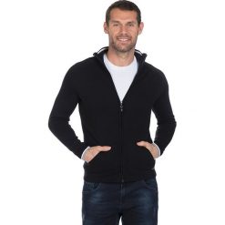 Kardigan "Putt" w kolorze czarnym. Czarne kardigany męskie Sir Raymond Tailor, s, ze stójką. W wyprzedaży za 217,95 zł.