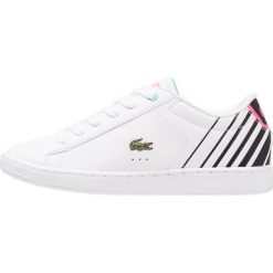 Lacoste CARNABY EVO Tenisówki i Trampki white/black. Białe trampki chłopięce Lacoste, z materiału. Za 249,00 zł.