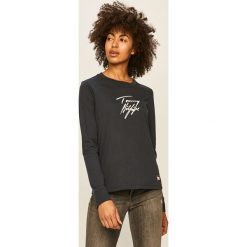 Tommy Hilfiger - Longsleeve. Niebieskie bluzki damskie TOMMY HILFIGER, s, z nadrukiem, z bawełny, z okrągłym kołnierzem. Za 199,90 zł.