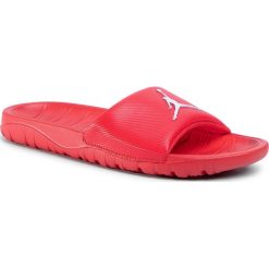 Klapki NIKE - Jordan Break Slide (Gs) CD5472 602 University Red/Metallic Silver. Czerwone klapki damskie Nike, bez wzorów, z tworzywa sztucznego, bez obcasa. Za 99,00 zł.