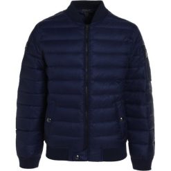 Polo Ralph Lauren BOMBER OUTERWEAR Kurtka puchowa newport navy. Niebieskie kurtki męskie Polo Ralph Lauren, na zimę, z nylonu. W wyprzedaży za 439,20 zł.