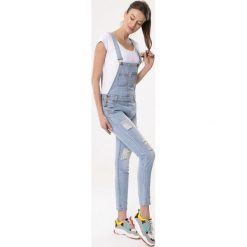 Niebieskie Ogrodniczki Following You. Niebieskie jeansy damskie Born2be. Za 39,99 zł.
