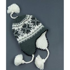 Czapka damska Uszatka regionalna szaro-biała r. 56-58. Białe czapki zimowe damskie Art of Polo. Za 36,52 zł.