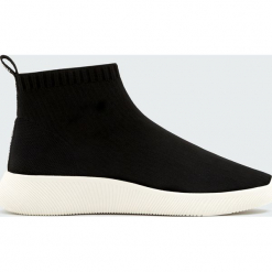 Czarne buty sportowe w stylu skarpety. Czarne buty sportowe damskie marki Pull&Bear. Za 159,00 zł.