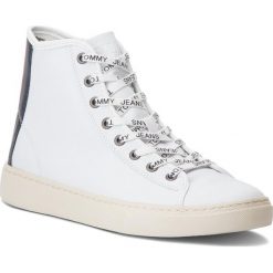 Sneakersy TOMMY JEANS - Light Leather Mid EM0EM00104 White 100. Białe sneakersy męskie marki Tommy Jeans, bez zapięcia. W wyprzedaży za 279,00 zł.