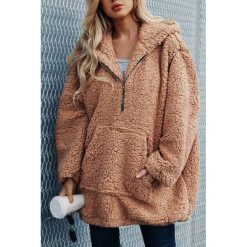 Bluza damska BENKY. Pomarańczowe bluzy sportowe damskie IVET, bez wzorów, bez rękawów, bez kaptura. W wyprzedaży za 99,00 zł.