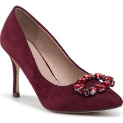 Szpilki MENBUR - 20787 Ruby 0098. Czerwone półbuty damskie Menbur, z aplikacjami, ze skóry ekologicznej, eleganckie, bez obcasa, na obcasie, bez zapięcia. W wyprzedaży za 199,00 zł.