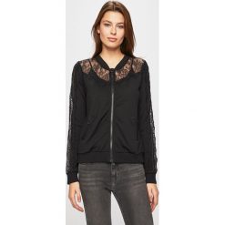 Guess Jeans - Bluza. Czarne bluzy damskie Guess Jeans, s, z aplikacjami, z elastanu, bez rękawów, bez kaptura. Za 399,90 zł.